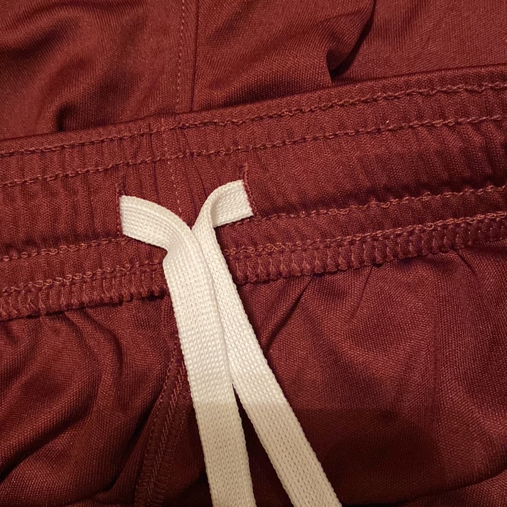 NWT SALE women’s Under Armour burgundy athletic shorts, size M - Picture 6 of 8